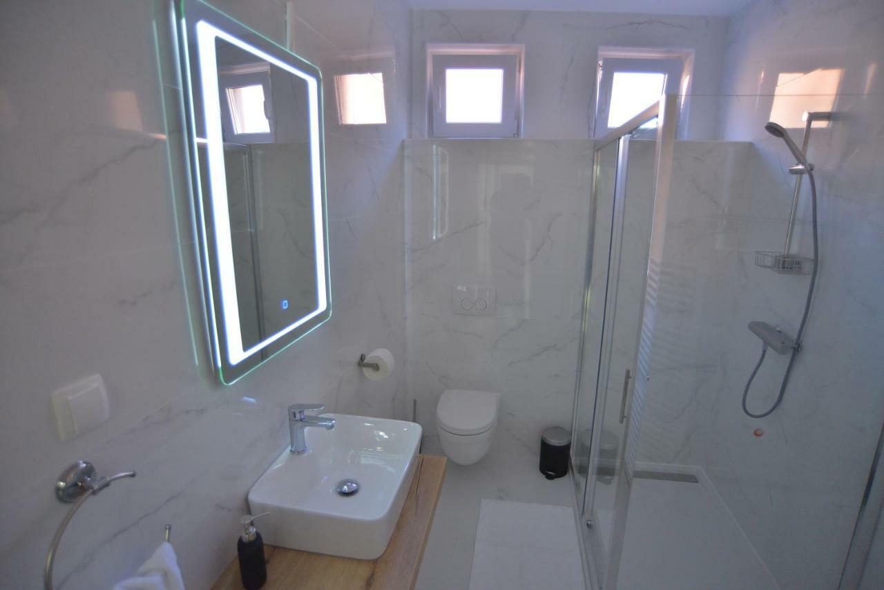Apartman Lena Ðakovo 外观 照片